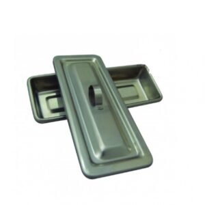 Budinera para instrumental con tapa de 1.5 lts medidas 31.2 x 19.5 x 5.5 cm